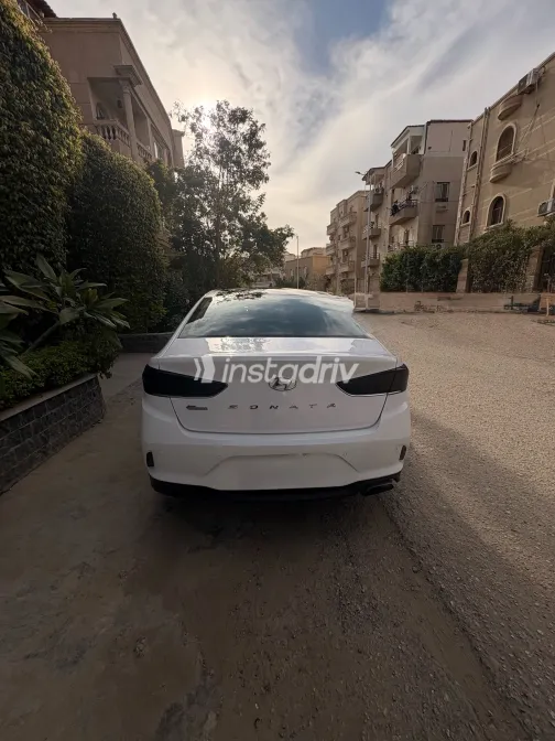 هيونداي سوناتا 2019 أبيض مستعملة للبيع - 2