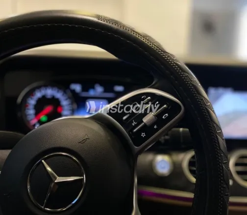 مرسيدس E 180 2019 أسود مستعملة للبيع - 8