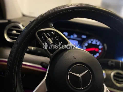 مرسيدس E 180 2019 أسود مستعملة للبيع - 9
