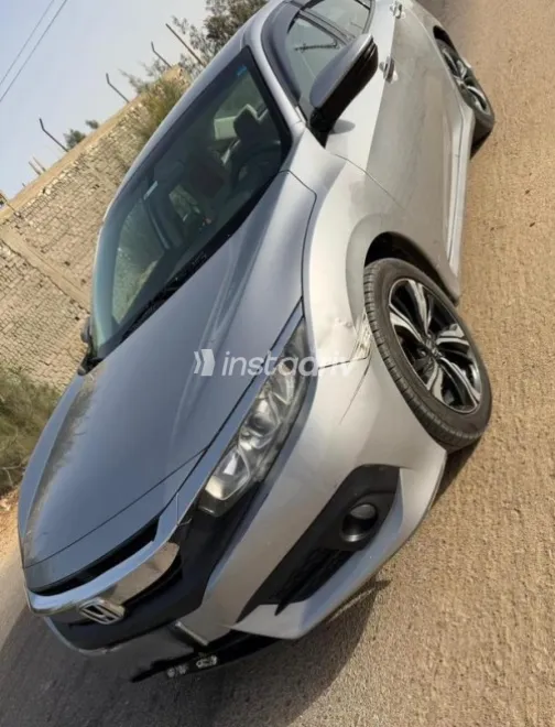 هوندا سيفك 2018 أبيض مستعملة للبيع - 3
