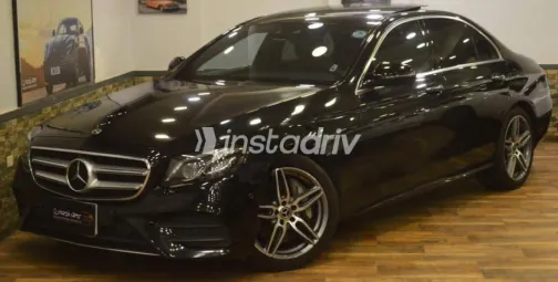 مرسيدس E 300 2020 أسود مستعملة للبيع - 3