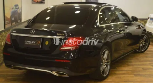 مرسيدس E 300 2020 أسود مستعملة للبيع - 5