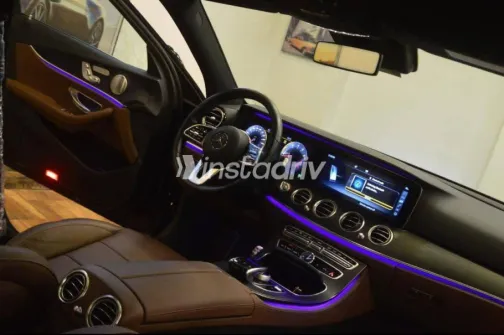مرسيدس E 300 2020 أسود مستعملة للبيع - 10