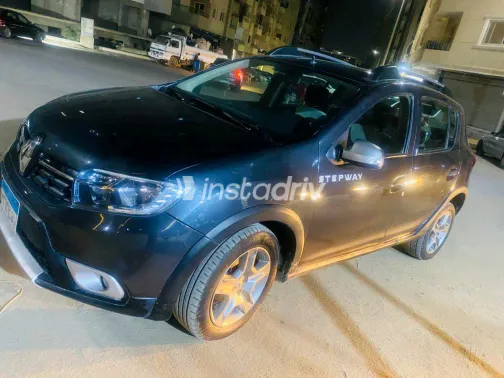 Renault Sandero Step Way 2023 Gray Used for Sale - 2