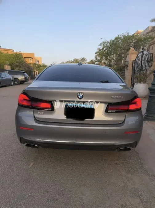 بي ام دبليو 520 2023 رمادي مستعملة للبيع - 4