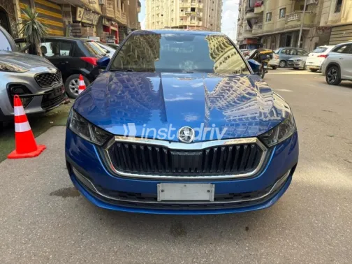 سكودا اوكتافيا 2021 أزرق غامق مستعملة للبيع - 1