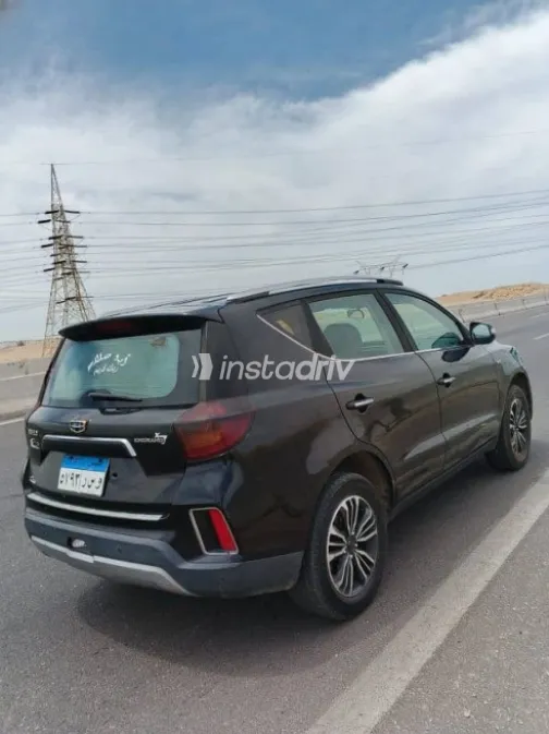 جيلي امجراند X7 2018 أسود مستعملة للبيع - 1