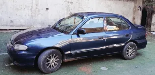 هيونداي اكسنت 1999 أزرق غامق مستعملة للبيع