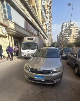 سكودا رابيد 2015 فضي مستعملة للبيع