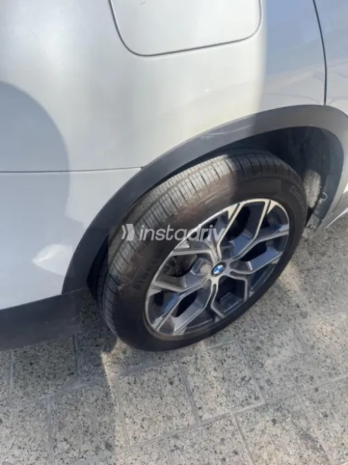 بي ام دبليو X1 2021 أبيض مستعملة للبيع - 3