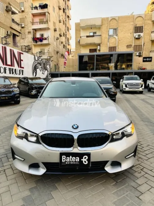 بي ام دبليو 320 2021 فضي مستعملة للبيع - 1