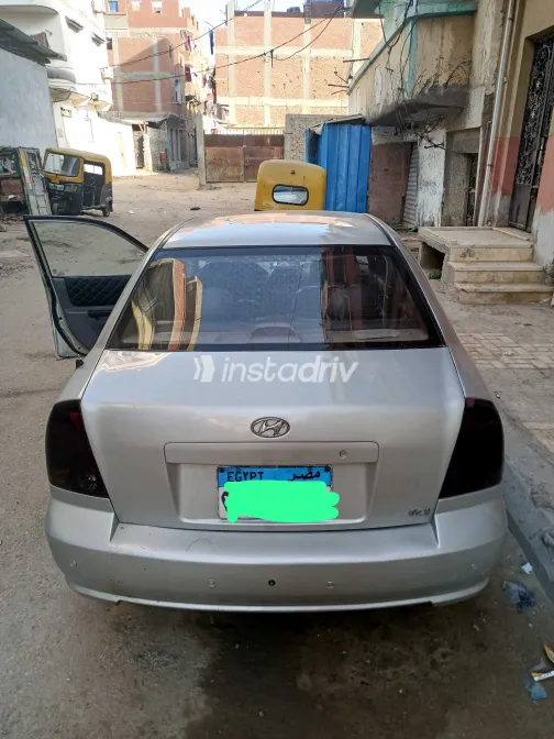 هيونداي فيرنا 2008 فضي مستعملة للبيع - 2