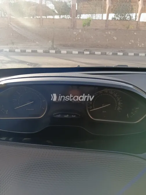 Peugeot 2008 2016 Silver Used for Sale - 2