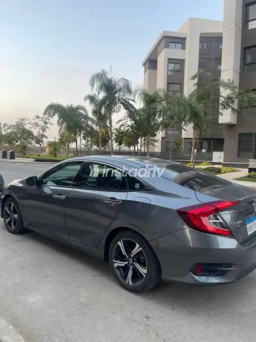 Honda Civic 2018 Gray Used for Sale - 3
