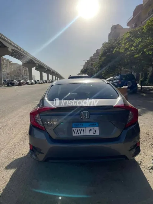 Honda Civic 2018 Gray Used for Sale - 7