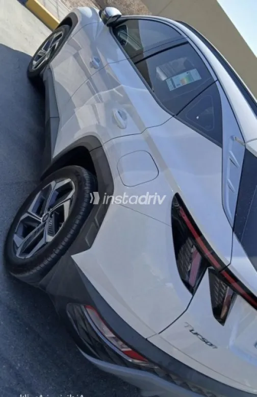 Hyundai Tucson 2023 White Used for Sale - 3