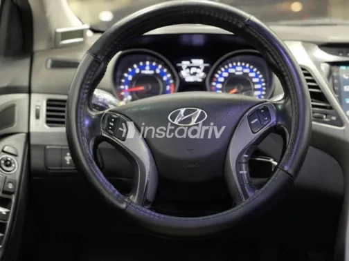 هيونداي إلنترا 2015 فضي مستعملة للبيع - 8