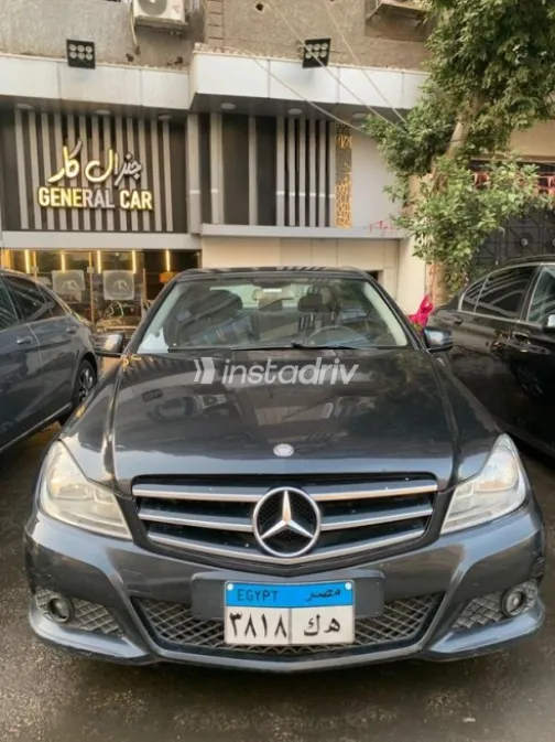 مرسيدس C 180 2012 رمادي غامق مستعملة للبيع - 1