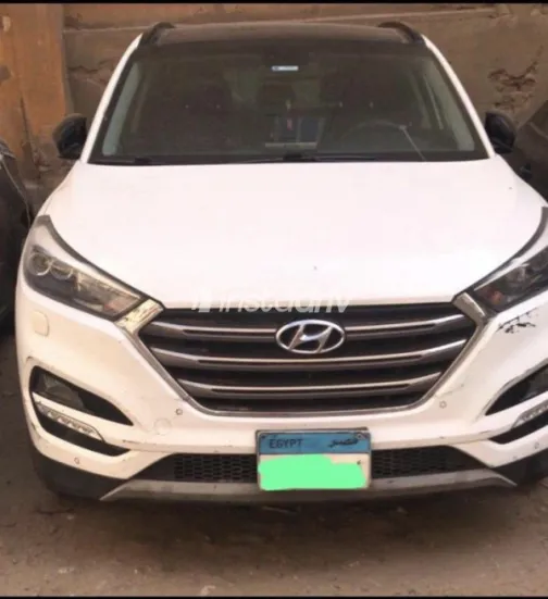 Hyundai Tucson 2018 White Used for Sale - 3