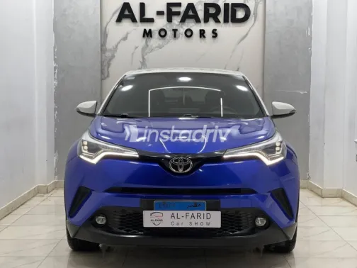 تويوتا C-HR 2017 أزرق غامق مستعملة للبيع - 1