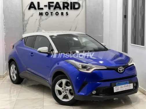 تويوتا C-HR 2017 أزرق غامق مستعملة للبيع - 2
