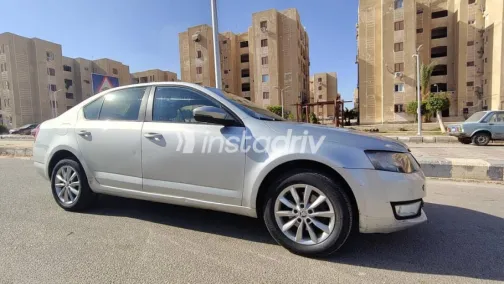 سكودا اوكتافيا 2014 فضي مستعملة للبيع - 1