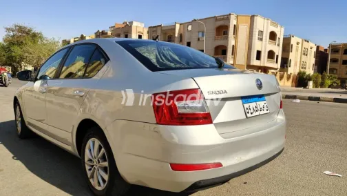 سكودا اوكتافيا 2014 فضي مستعملة للبيع - 2