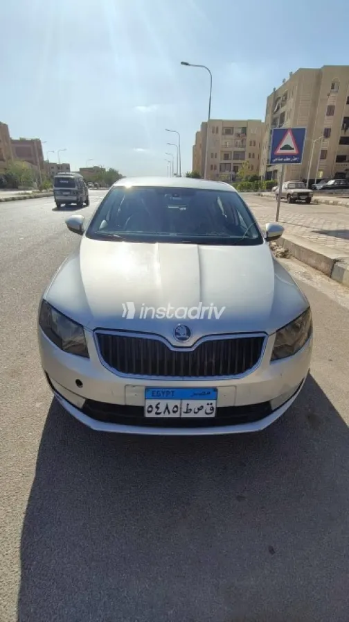 سكودا اوكتافيا 2014 فضي مستعملة للبيع - 3