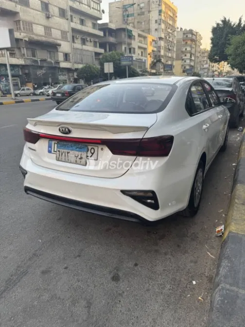 كيا سيراتو 2021 أبيض مستعملة للبيع - 4