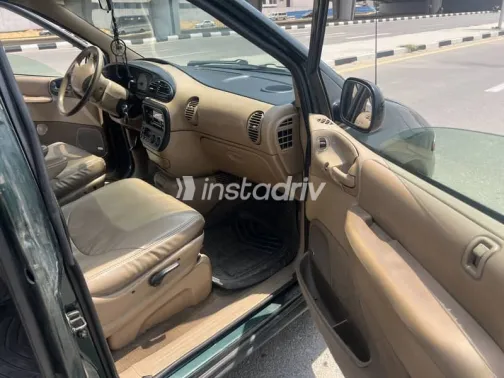 Chrysler Voyager 1999 White Used for Sale - 9