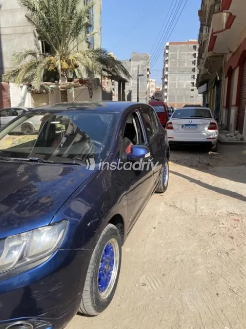 رينو سانديرو 2016 أزرق غامق مستعملة للبيع - 6