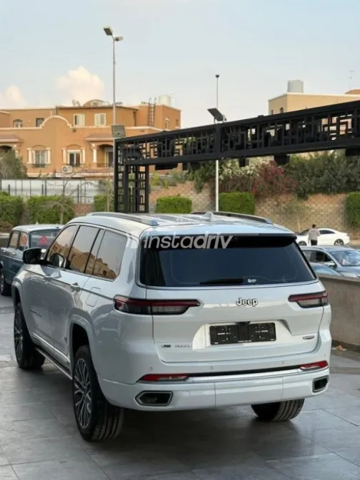 Jeep Grand Cherokee 2023 White Used for Sale - 7