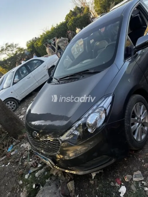 كيا K3 2013 رمادي غامق مستعملة للبيع - 3