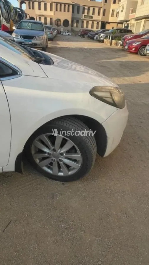 Kia Cerato 2016 White Used for Sale - 3