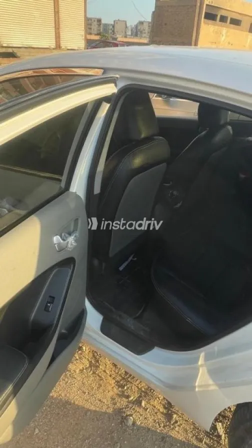 Kia Cerato 2016 White Used for Sale - 4