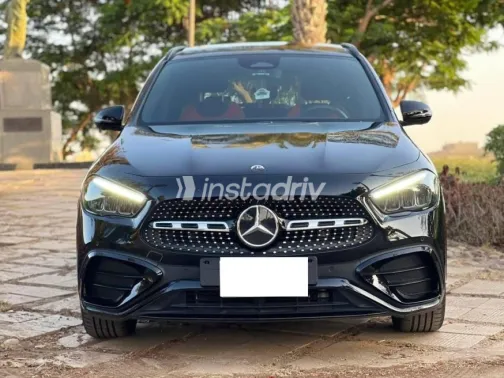 مرسيدس GLA 200 2024 أسود مستعملة للبيع - 1