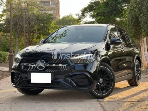 مرسيدس GLA 200 2024 أسود مستعملة للبيع - 2