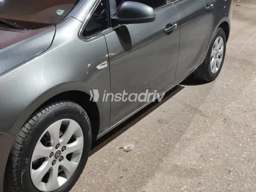 اوبل أسترا 2021 رمادي مستعملة للبيع - 3