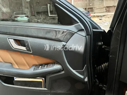 مرسيدس E 350 2010 أسود مستعملة للبيع - 2