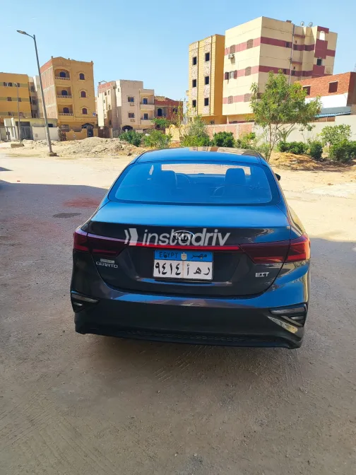 كيا جراند سيراتو 2021 رمادي غامق مستعملة للبيع - 1