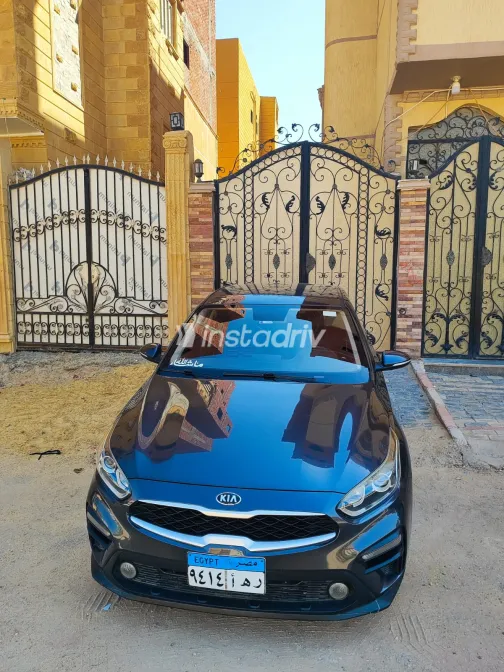 كيا جراند سيراتو 2021 رمادي غامق مستعملة للبيع - 3