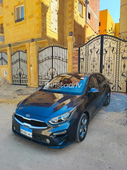 كيا جراند سيراتو 2021 رمادي غامق مستعملة للبيع - 5