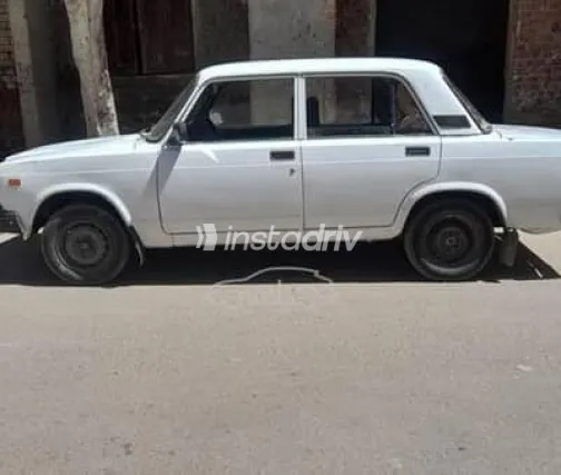 لادا 2107 1990 أبيض مستعملة للبيع - 1