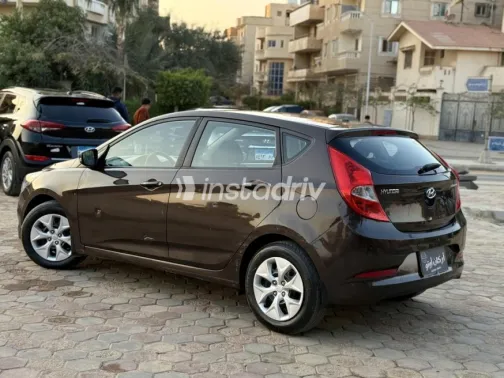Hyundai Solaris 2017 White Used for Sale - 3
