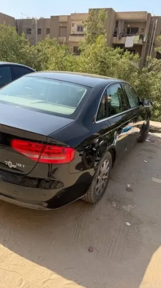 اودي A4 2013 أسود مستعملة للبيع