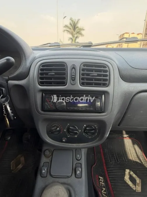 Renault Clio 2001 White Used for Sale - 8