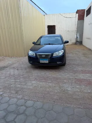 هيونداي إلنترا 2010 أبيض مستعملة للبيع