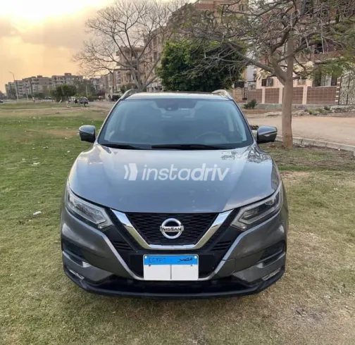 Nissan Qashqai 2018 Gray Used for Sale - 1