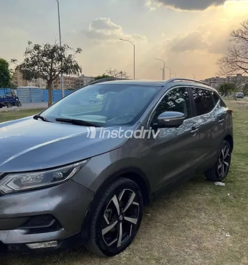 Nissan Qashqai 2018 Gray Used for Sale - 2