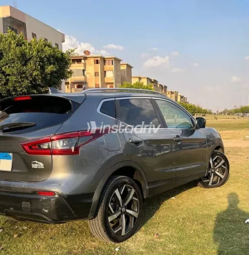 Nissan Qashqai 2018 Gray Used for Sale - 3